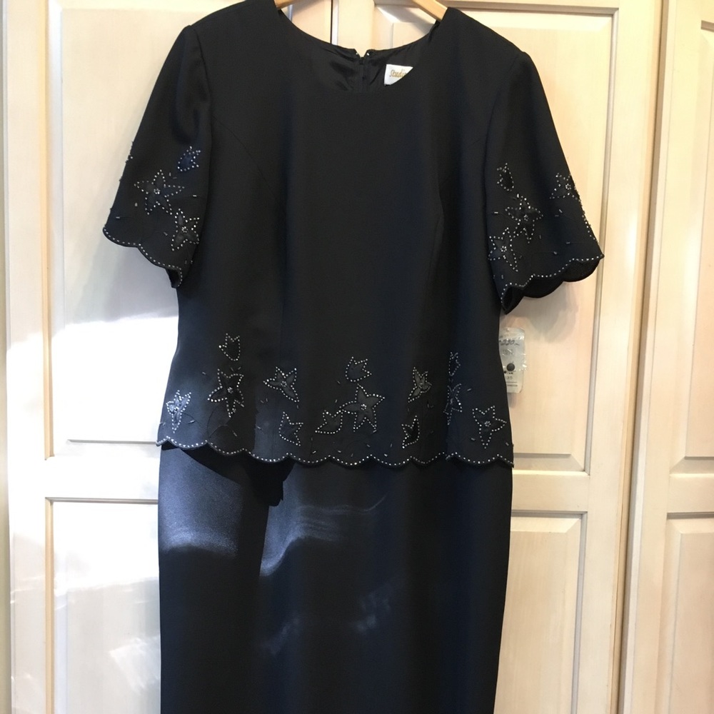 NWT Ladies long black short sleeve evening dress